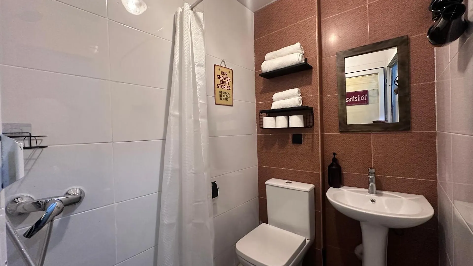 Wine Cellar Hostel 第比利斯 0*,  格鲁吉亚