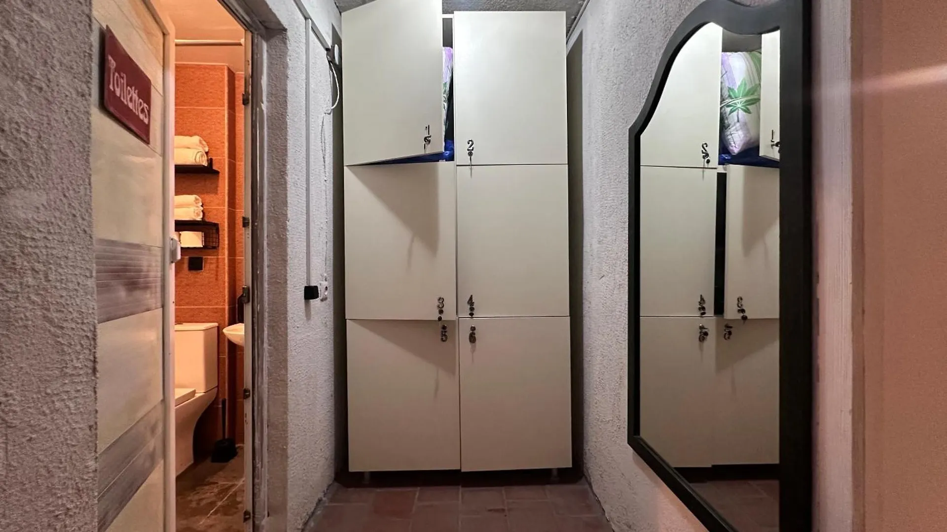 Wine Cellar Hostel 第比利斯 格鲁吉亚