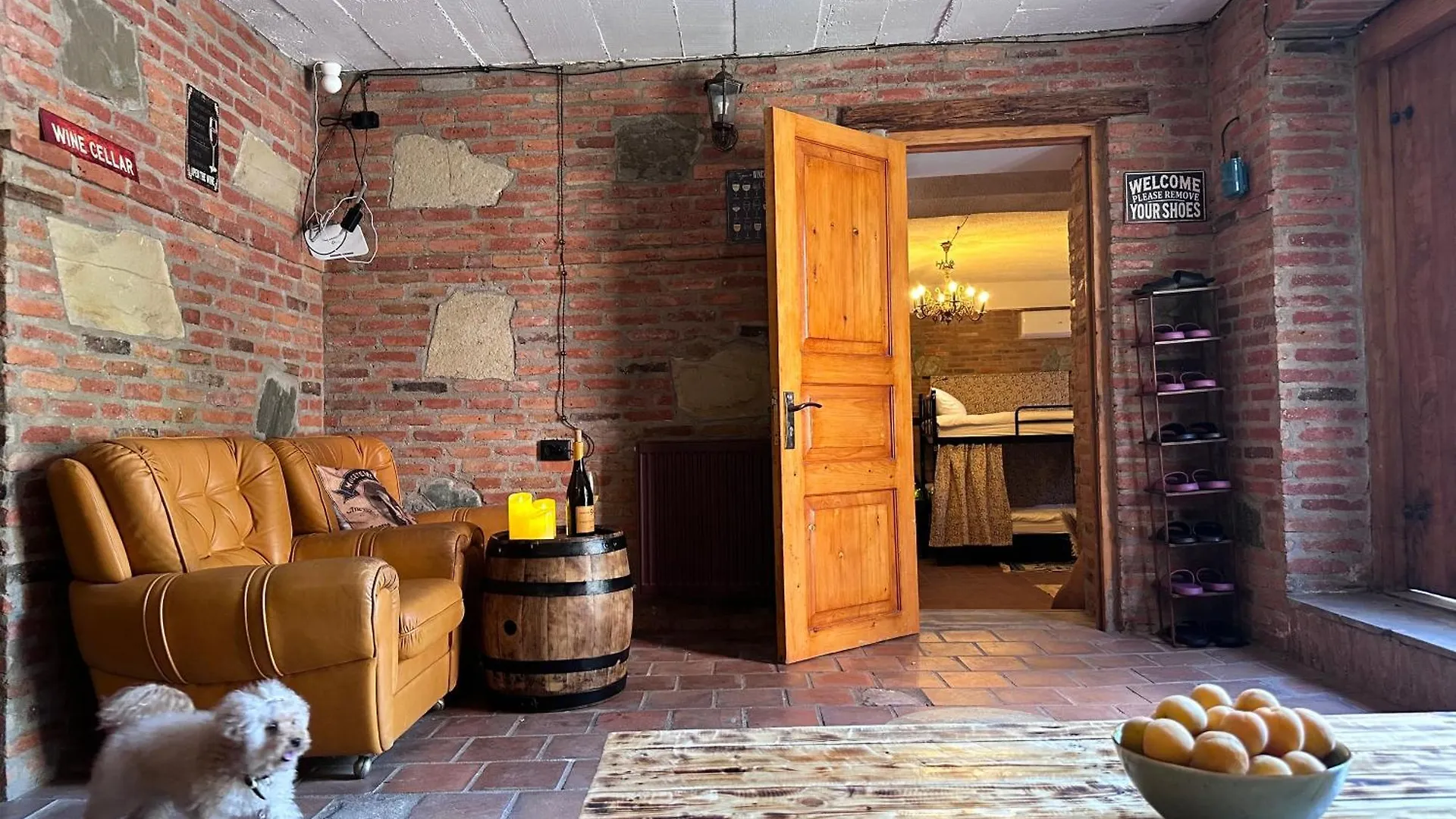 Wine Cellar Hostel 第比利斯