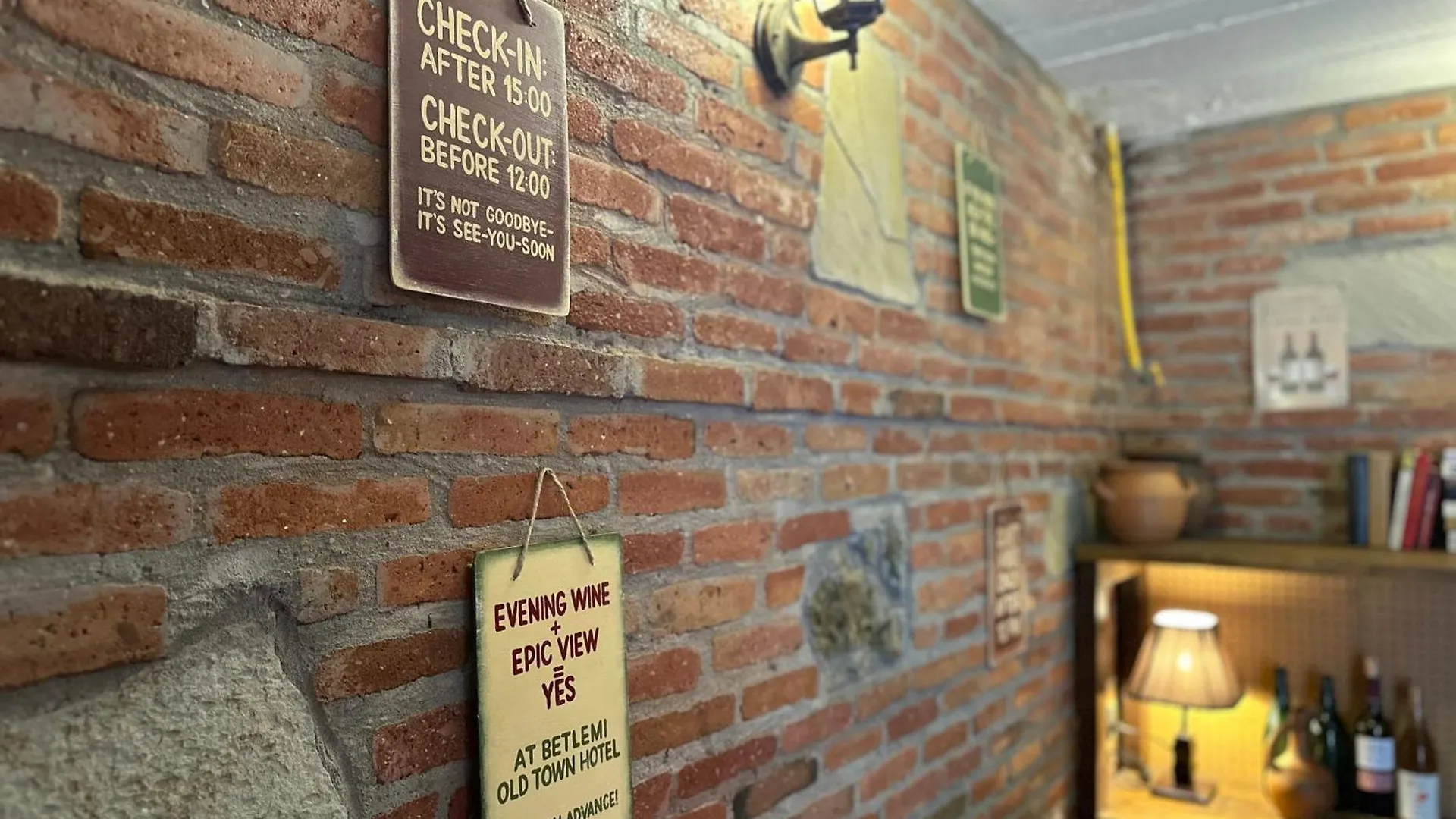 Wine Cellar Hostel 第比利斯