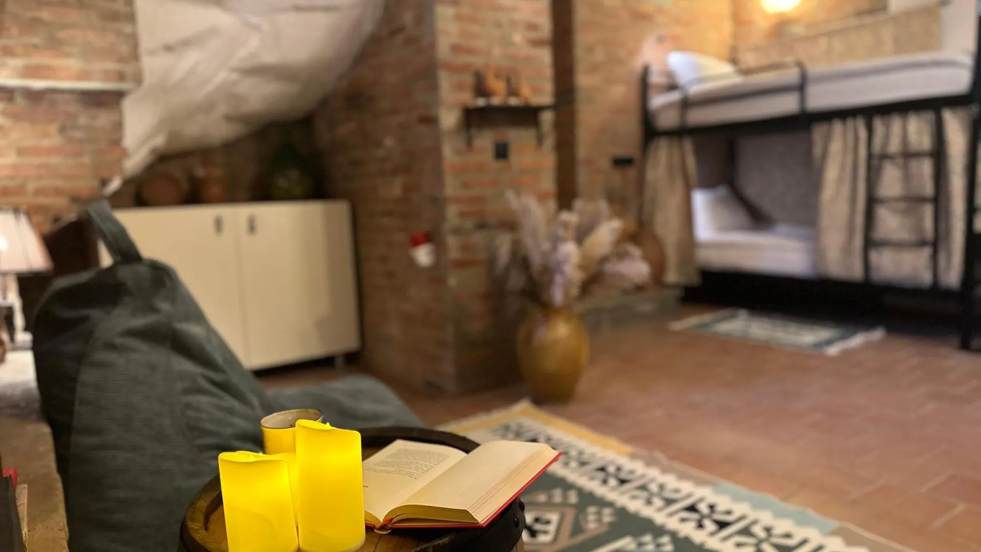 Wine Cellar Hostel 第比利斯