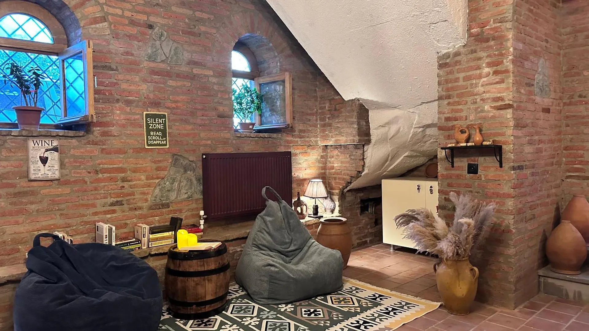 Wine Cellar Hostel 第比利斯 0*,  格鲁吉亚
