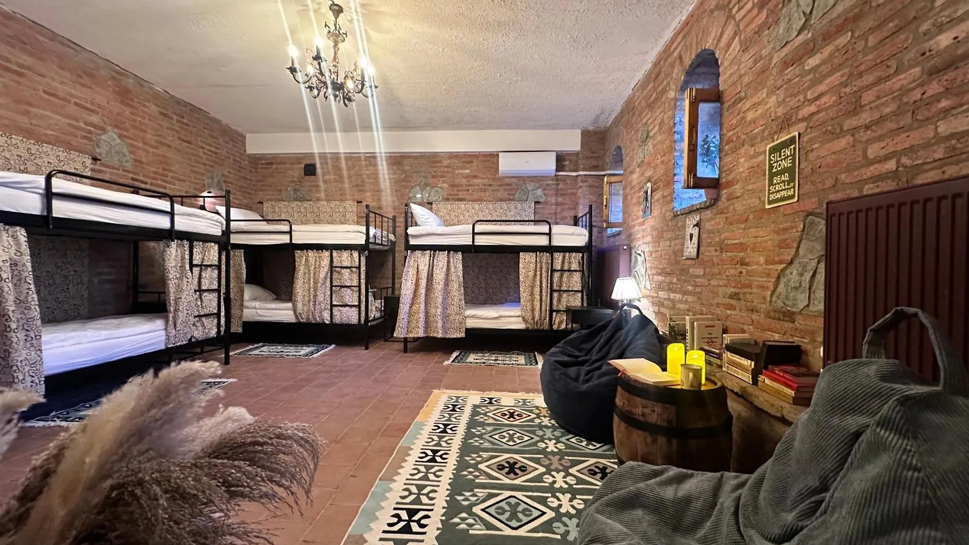 Wine Cellar Hostel 第比利斯 格鲁吉亚