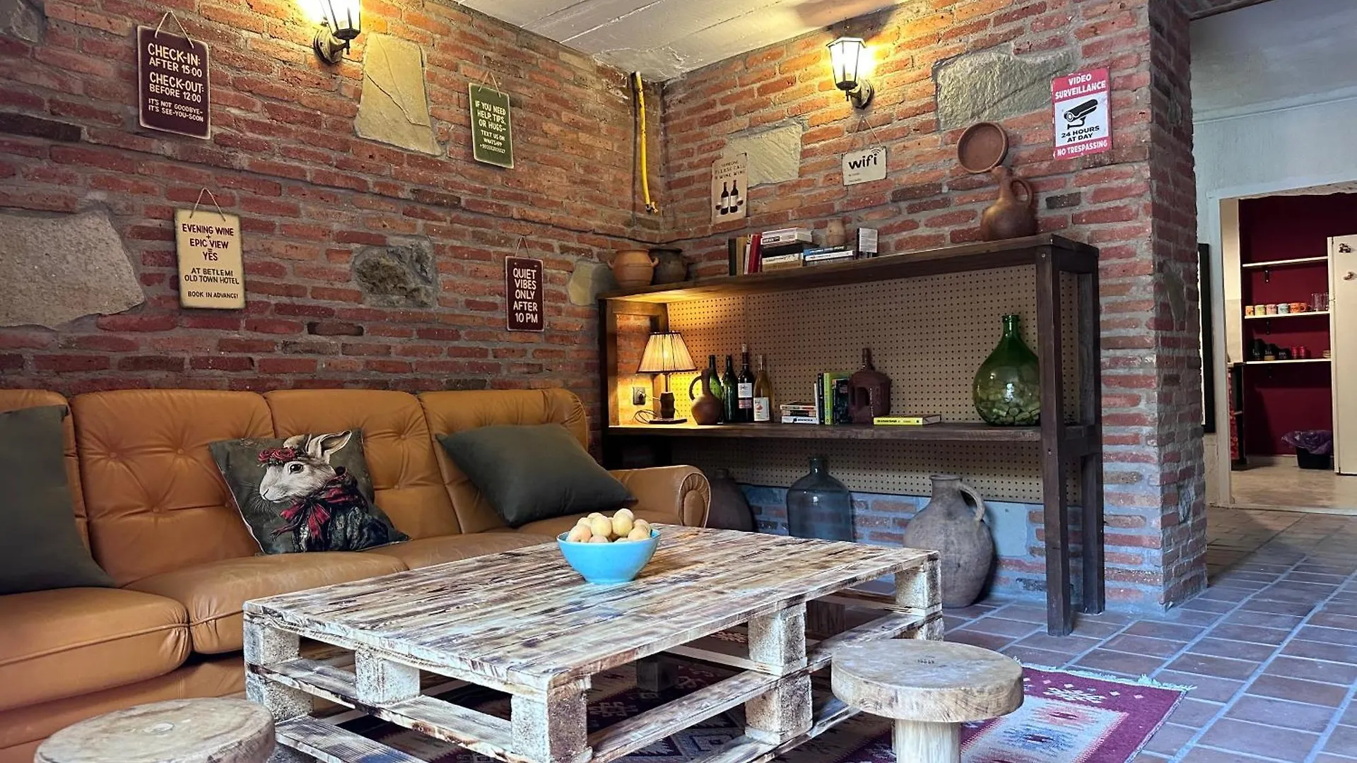 Wine Cellar Hostel 第比利斯