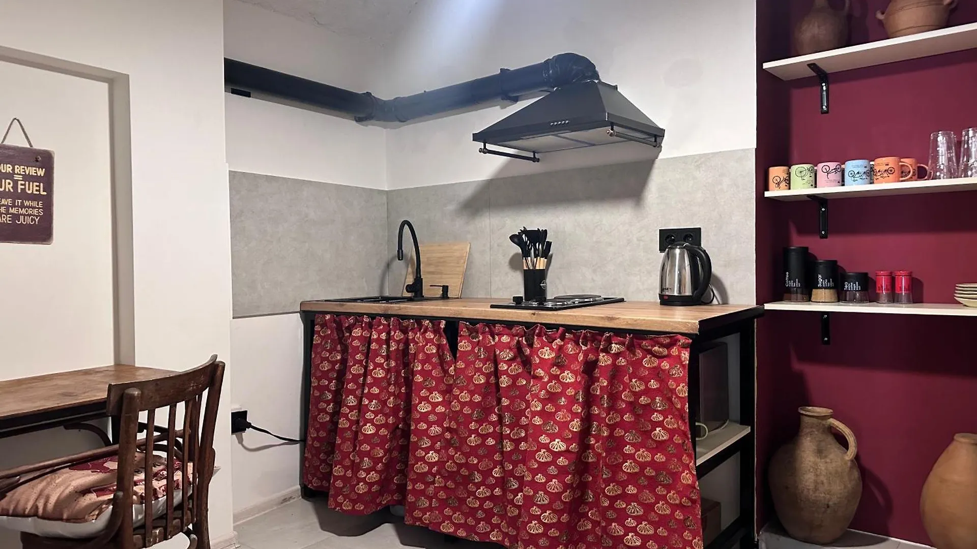 Wine Cellar Hostel 第比利斯