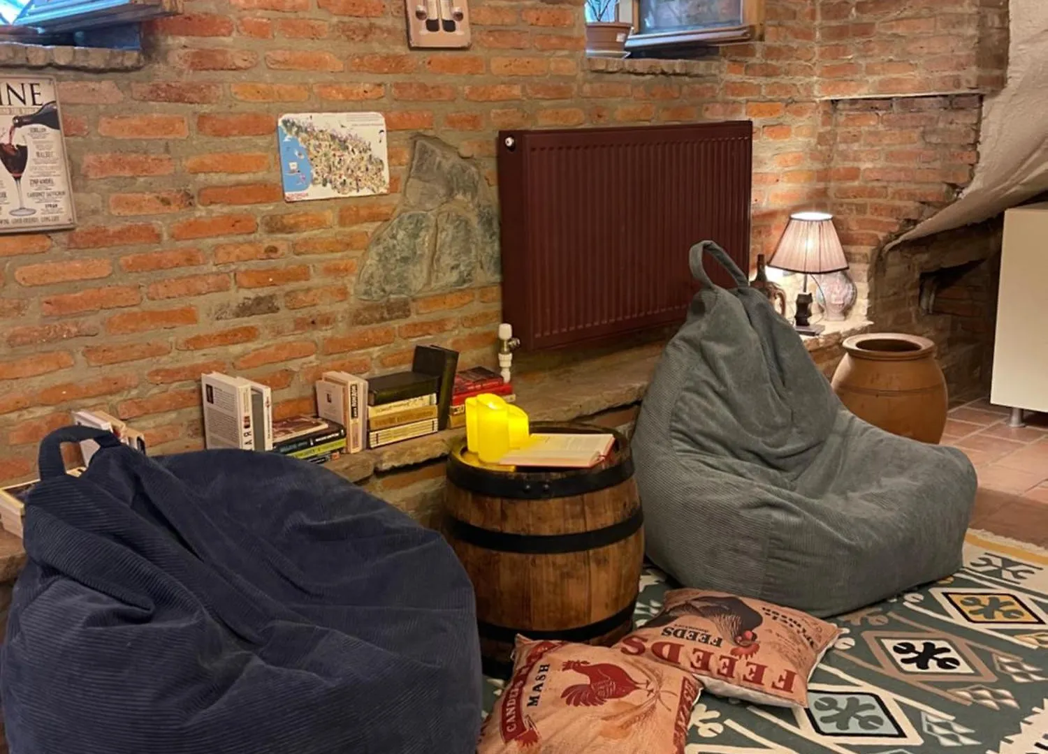 Wine Cellar Hostel 第比利斯